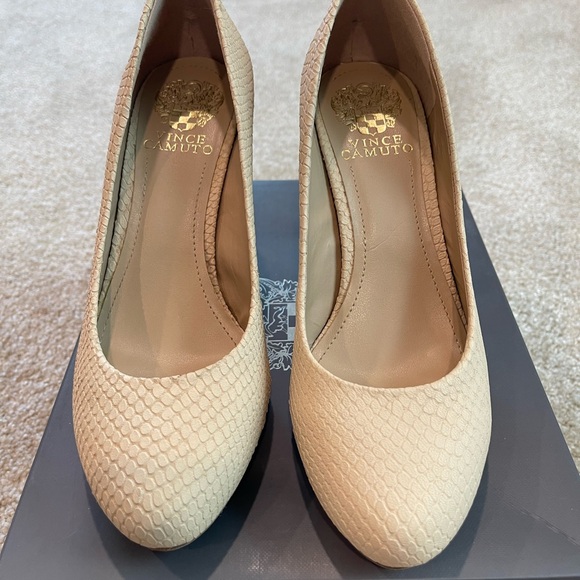 Vince Camuto Zella Stiletto Heels with Snake Print Textured Design - Picture 3 of 9